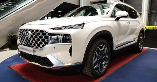 Cận cảnh Hyundai Santa Fe 2021 vừa về đại lý, giá từ 1,03 tỷ đồng