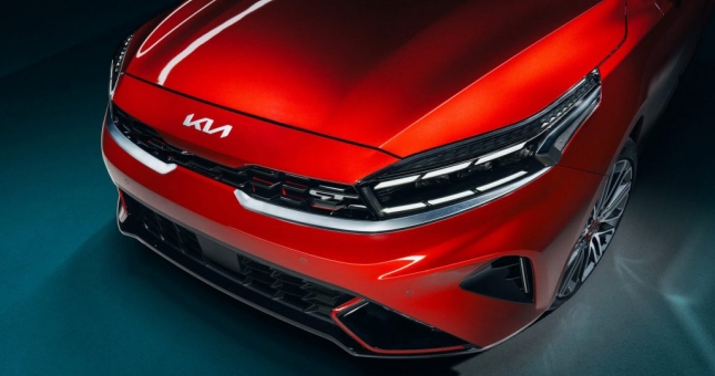 Sedan hạng C chốt giá từ 462 triệu đồng, gây sức ép lên Mazda 3