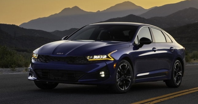 Sedan hạng D giá rẻ, nhiều công nghệ ra mắt, cạnh tranh Toyota Camry