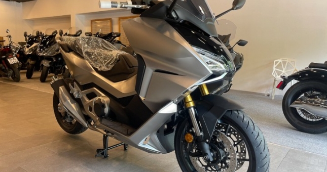 Cận cảnh mẫu xe ga có thiết kế đẹp nhất 2021 vừa về Việt Nam