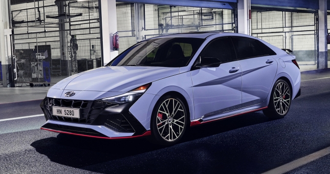 Sedan hạng C tuyệt đẹp sẽ ra mắt vào 19/8 tới, đe nẹt Cerato, Mazda 3