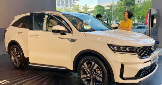 Giá xe Kia giảm “sốc” tới 100 triệu đồng: Cerato, Sorento rẻ bất ngờ