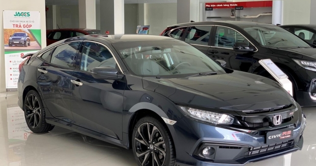 Sedan hạng C của Honda giảm tới 150 triệu đồng, đón phiên bản mới