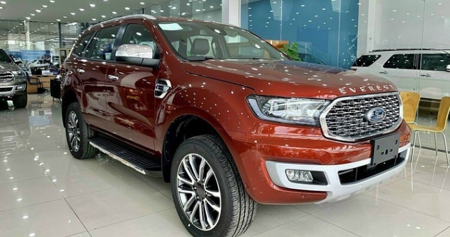 Ford Everest 2021 giảm 'sốc' hơn 100 triệu, cạnh tranh Fortuner, Santa Fe