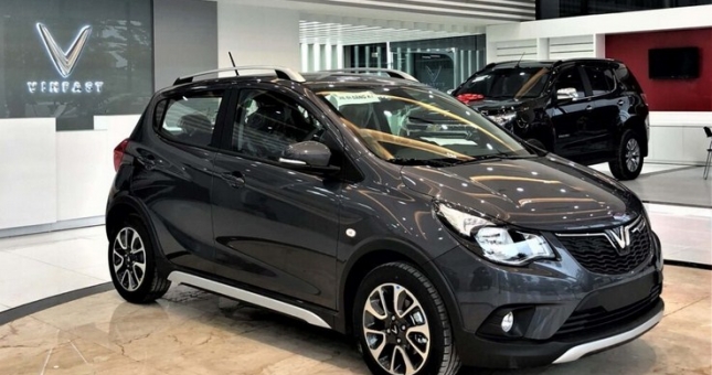 VinFast công bố doanh số ô tô tháng 8: bán hơn 2.000 xe Fadil, 8 xe Lux SA