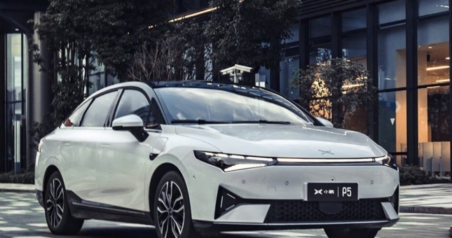 Sedan chạy điện sở hữu động cơ cực mạnh ra mắt, giá từ 557 triệu đồng