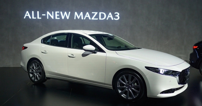 Giá xe Mazda 3 2021 giảm mạnh còn 636 triệu đồng, cạnh tranh Kia K3