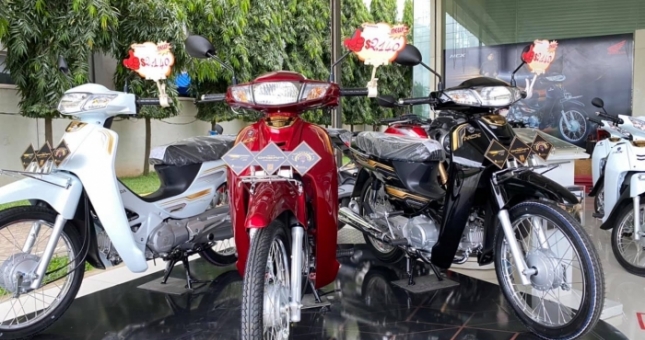 “Huyền thoại” Honda Dream 2021 bất ngờ về đại lý, giá đắt ngang SH mode