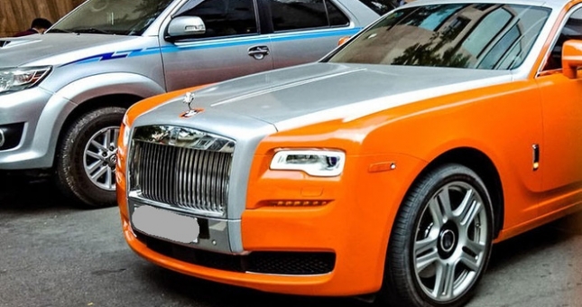 Bà Nguyễn Phương Hằng chở con trai đi chơi bằng Rolls-Royce 40 tỷ đồng