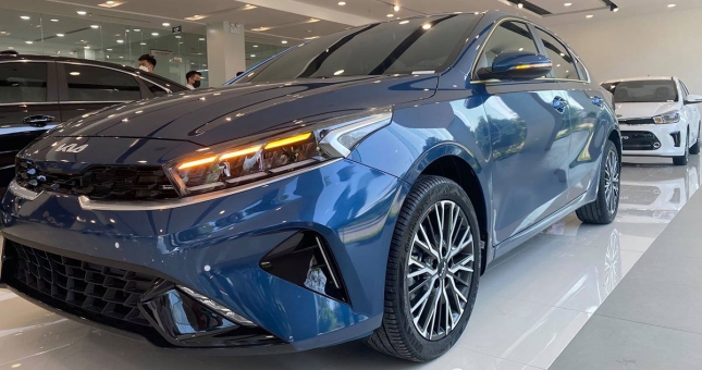 Kia K3 phiên bản cao cấp nhất giá 659 triệu có gì đấu Mazda 3?