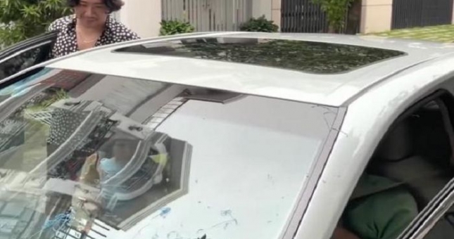 MC Trấn Thành mừng sinh nhật bố bằng Toyota Camry tiền tỷ