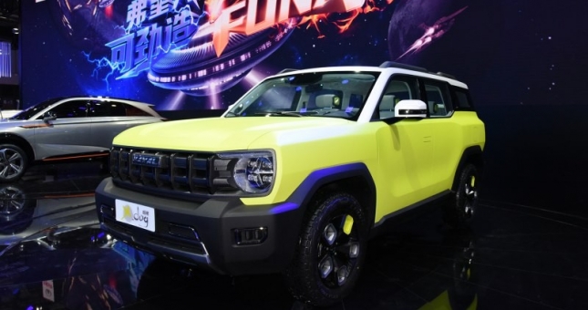 SUV cỡ C cạnh tranh CR-V, CX-5 “gây sốt” với 6 màn hình trong nội thất