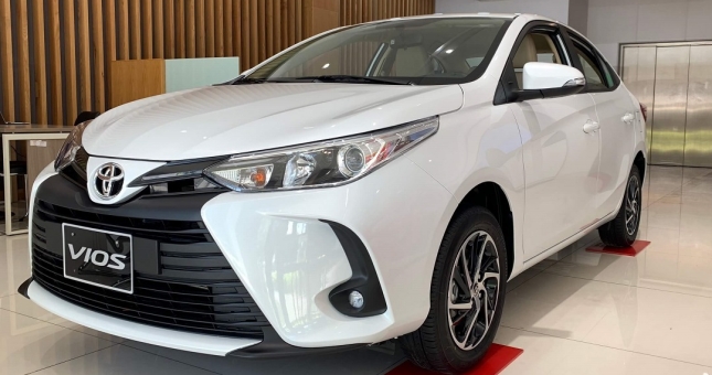 Toyota Vios giảm giá hàng chục triệu đồng, gây sức ép lên Accent, City
