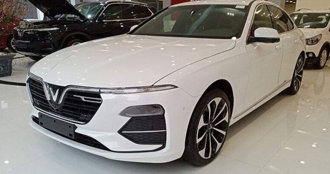 Nhận ưu đãi 'cực khủng', VinFast Lux A2.0 thống trị 2 phân khúc D, E