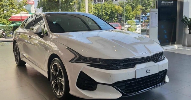 Chi tiết Kia K5 tại đại lý, giá rẻ đấu Toyota Camry, VinFast Lux A2.0