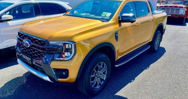 Bắt gặp Ford Ranger 2022 ngoài đời thực: thiết kế hầm hố như F-150