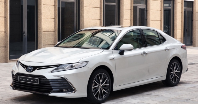 Toyota Camry 2022 chính thức ra mắt tại Việt Nam, giá từ 1,05 tỷ đồng