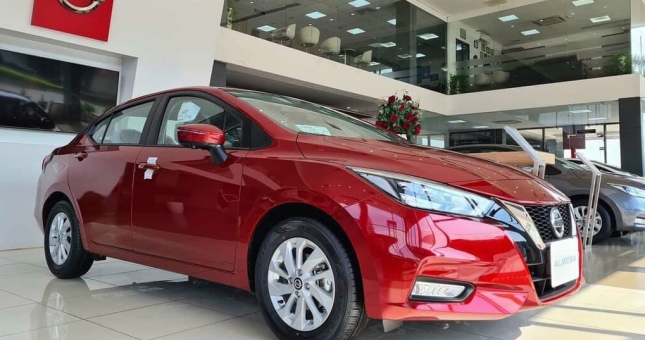 Sedan hạng B của Nissan giảm giá “kịch sàn” khiến Vios, Accent 'lo sốt vó'