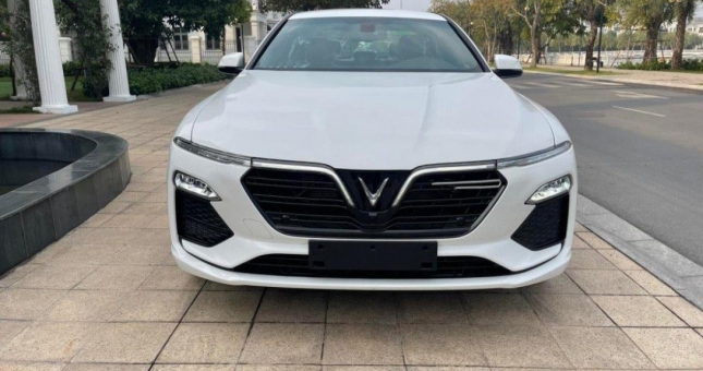 Xôn xao chiếc VinFast Lux A2.0 mới chạy 36km được rao bán với giá khó tin