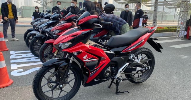 Ảnh thực tế Honda Winner X 2022 vừa ra mắt, nhiều nâng cấp đấu Yamaha Exciter