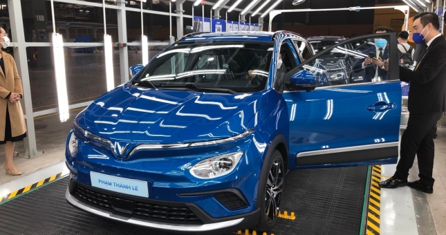 100 xe VinFast VF e34 đầu tiên đã đến tay khách hàng