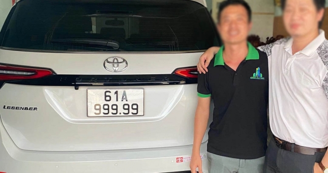 Toyota Fortuner biển ngũ quý 9 “hét giá” 5 tỷ đồng tại Việt Nam