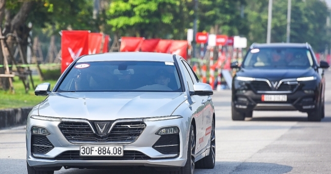 VinFast dừng sản xuất xe xăng: khách hàng gặp khó về sửa chữa, phụ tùng?