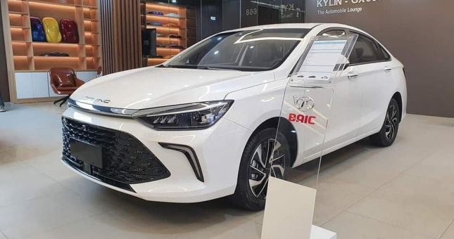 'Bom tấn' sedan hạng C giá chỉ 398 triệu đồng ra mắt tại Việt Nam