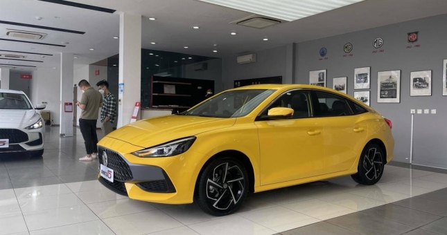 Ảnh thực tế MG 5 2022 tại đại lý: thiết kế đẹp, giá khoảng 450 triệu đồng