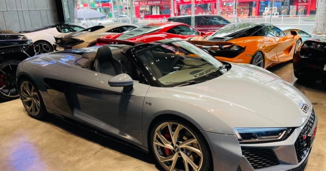 Ngắm siêu xe Audi R8 V10 Spyder RWD đầu tiên cập bến Việt Nam