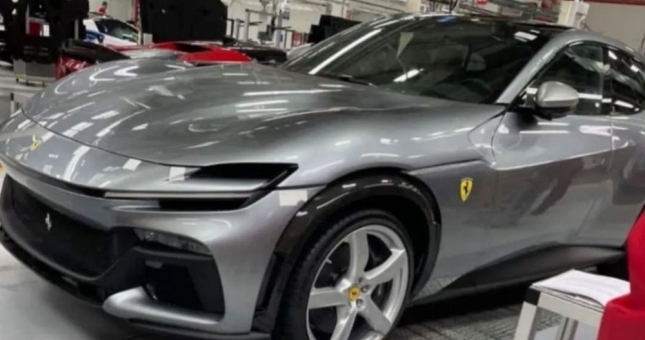 Chiếc SUV đầu tiên của Ferrari trông như thế nào?