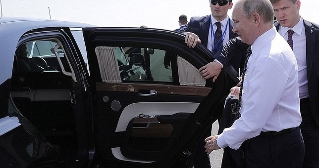 Khám phá xe limousine bọc thép “khủng” phục vụ Tổng thống Nga Vladimir Putin