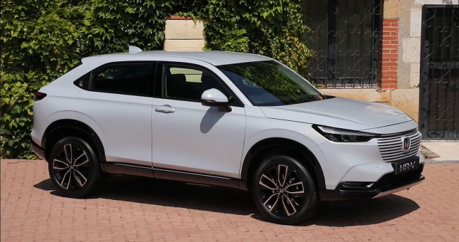 Honda HR-V 2022 rục rịch về Việt Nam, đe nẹt Toyota Corolla Cross