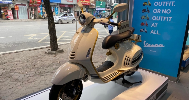 Diện kiến ‘siêu phẩm’ Vespa 946 Christian Dior, giá gần 700 triệu đồng