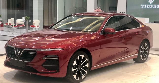 Xe VinFast giảm giá tới 100 triệu đồng, ưu đãi toàn bộ lệ phí trước bạ