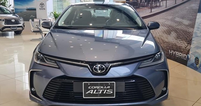 Giá 765 triệu đồng, Toyota Corolla Altis V 2022 có gì đấu Civic, Mazda 3?