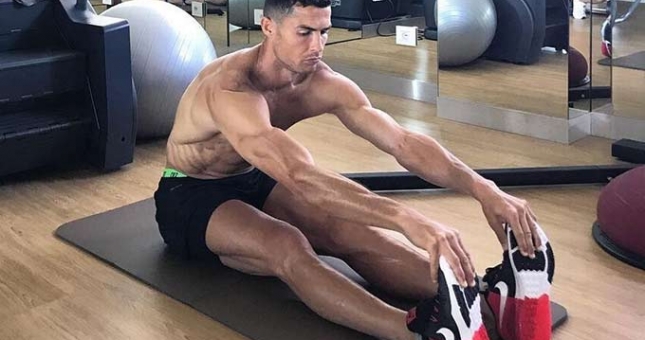 Ronaldo làm điều 'bình thường' như bao ngày, fan MU nhìn mà chỉ biết ước