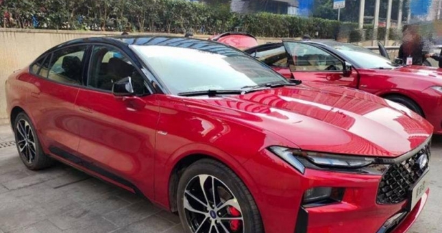 Sedan hạng D mới của Ford có giá bán chính thức, đe nẹt Toyota Camry