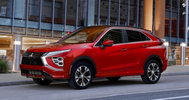 SUV cỡ C của Mitsubishi trình làng với giá rẻ khiến Corolla Cross “lo sốt vó”
