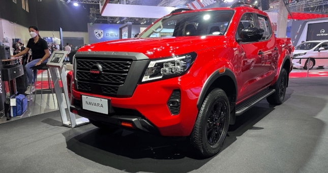 Nissan ra mắt bán tải siêu đẹp cạnh tranh Ford Ranger, giá từ 678 triệu đồng