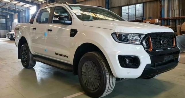 Sắp có bản nâng cấp, Ford Ranger vẫn đội giá hơn 90 triệu đồng tại đại lý