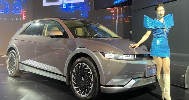 Hyundai Ioniq 5 chính thức ra mắt tại Việt Nam, đối đầu Kia EV6