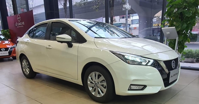 Sedan hạng B của Nissan giảm giá “kịch sàn”, gây sức ép lên Vios, Accent
