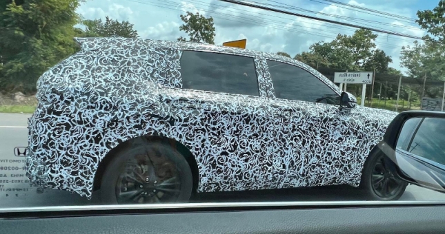 Lộ ảnh Honda CR-V thế hệ mới chạy trên đường thử nghiệm, nhiều chi tiết lạ mắt