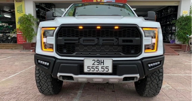 Huấn Hoa Hồng độ Ford Ranger biển “chất” sang phong cách F-150 Raptor
