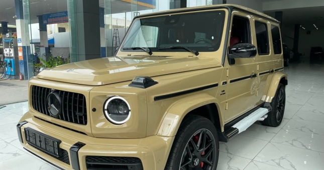 Cận cảnh Mercedes-AMG G63 màu vàng cát siêu hiếm vừa về Việt Nam