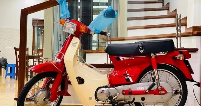 Chiếc Honda Super Cub cổ giá tới 700 triệu đồng trông thế nào?