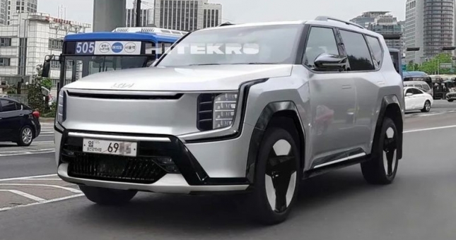 Đối thủ của VinFast VF 9 xuất hiện trên đường thử nghiệm, thiết kế cực ấn tượng