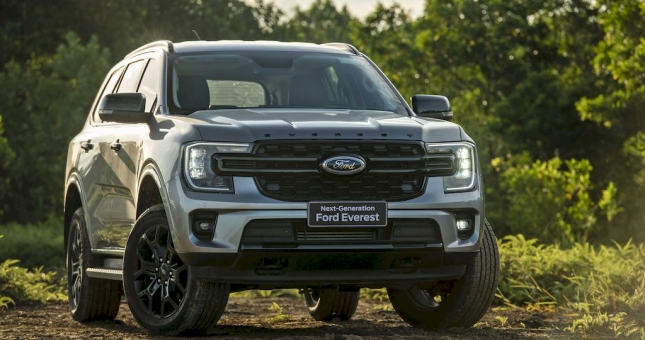 Ford Everest 2023 vừa ra mắt giá từ 1,099 tỷ đồng có gì đấu Fortuner, Santa Fe?