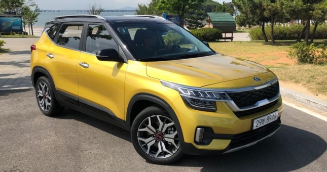 Bắt gặp Kia Seltos 2023 chạy thử trên phố, thiết kế ấn tượng đấu Corolla Cross